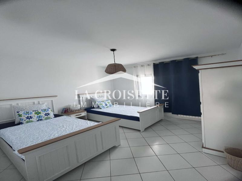 Duplex avec jardin S+3 meublé à Gammarth